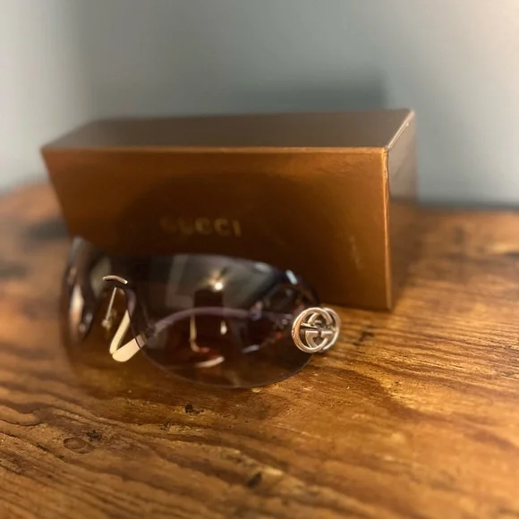Gucci Vintage Interlocking Logo Sunglasses With Box Gucci Vintage Interlocking Logo Sunglasses With Box main image 2